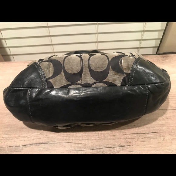 Authentic Coach Handbag - Picture 4 of 6